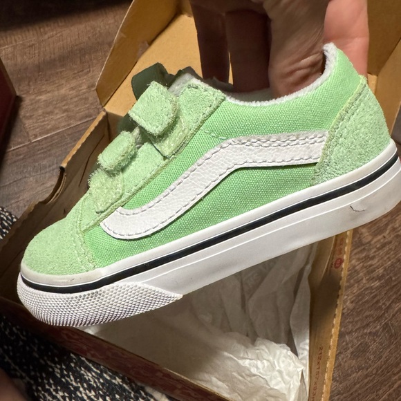 • Vans • Old Skool V Pistachio Green and White Velcro Sneakers 6.5 - Picture 3 of 7